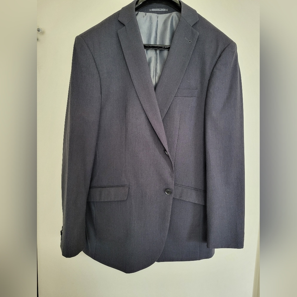 Gray Sport Coat with Notched Lapels and Modern Cut - Picture 8 of 8
